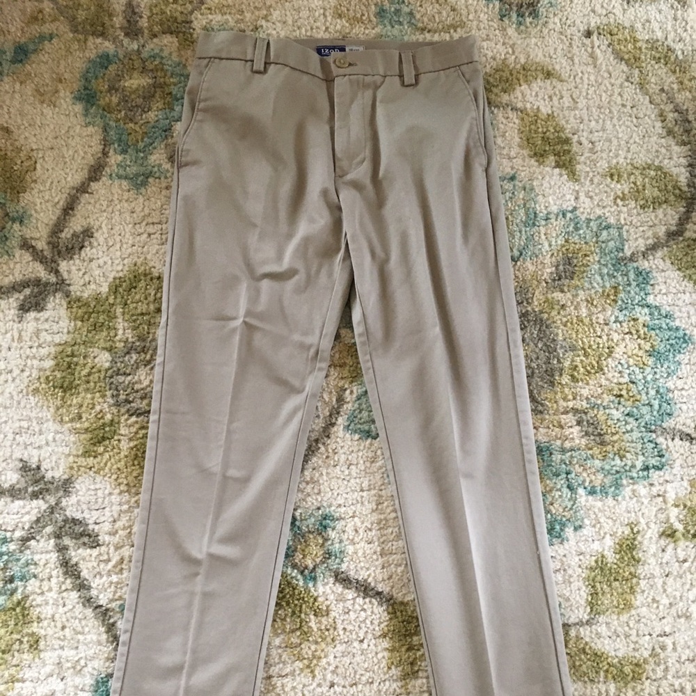 Men’s khaki pants, Izod, size 28x32 slim.